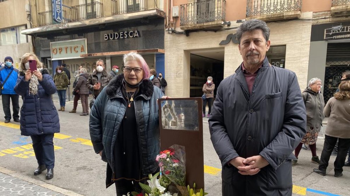 Manel Castaño y una de las familiares de Rodrigo Knafo.