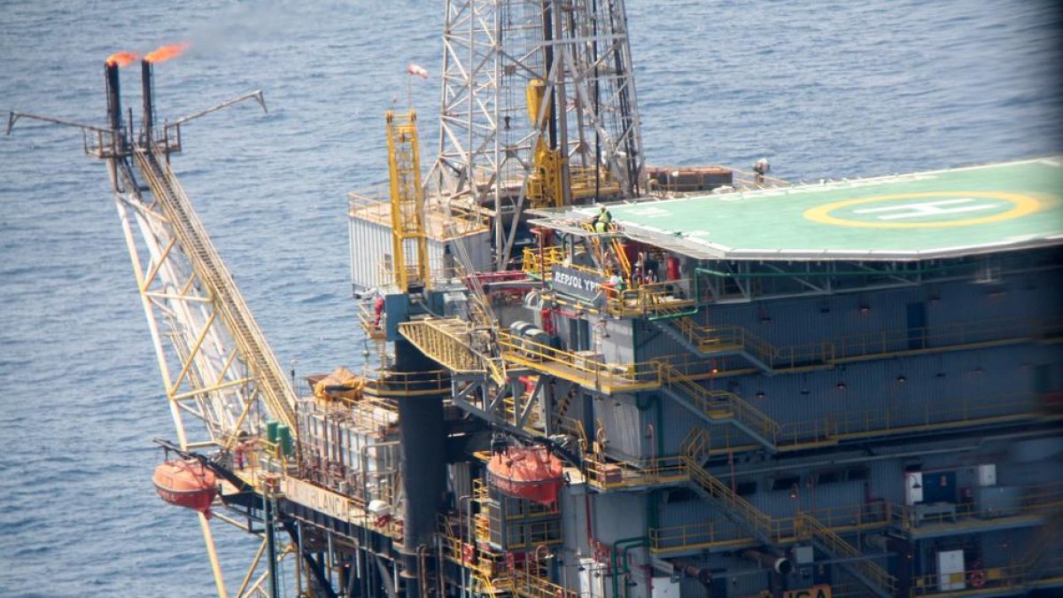 Vista parcial desde el aire de las instalaciones de la plataforma petrolífera Casablanca.