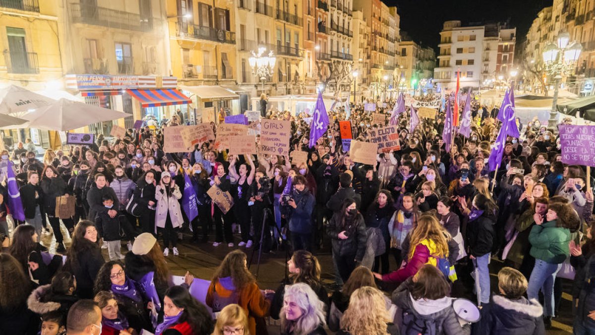 Imatge de la manifestació a la plaça de la Font.