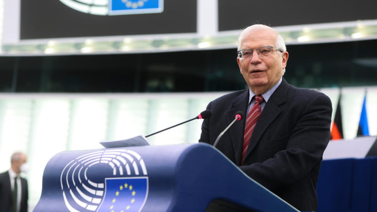 El alto representante de la UE, Josep Borrell, en un debate sobre seguridad europea en el pleno del Parlamento Europeo.