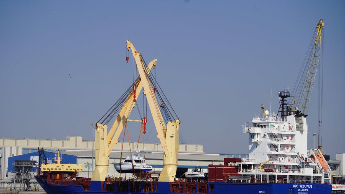 El Vesuvius es dirigeix al port de Florida.