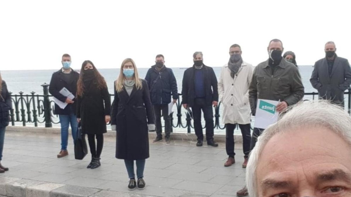 Militants de Junts, amb Laura Borràs, al Balcó del Mediterrani.