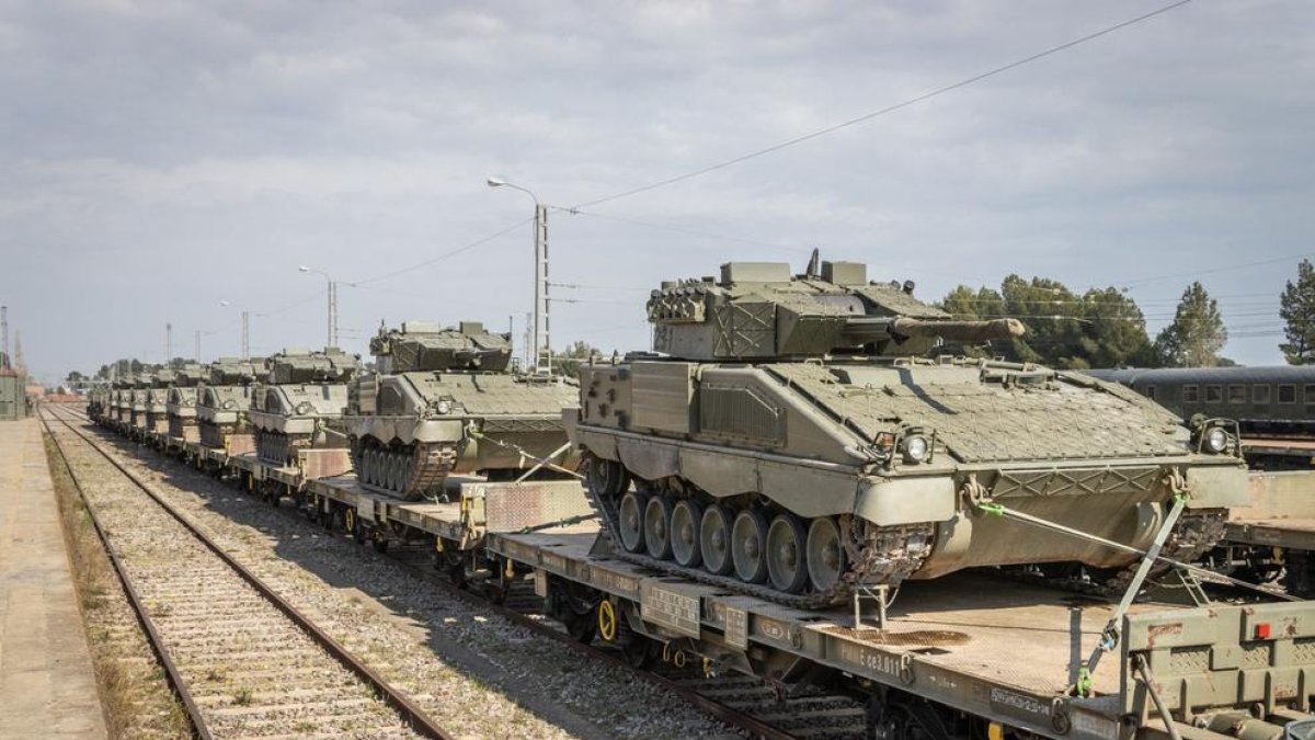 Imagen de los tanques preparados para irse a Tarragona desde Zaragoza.