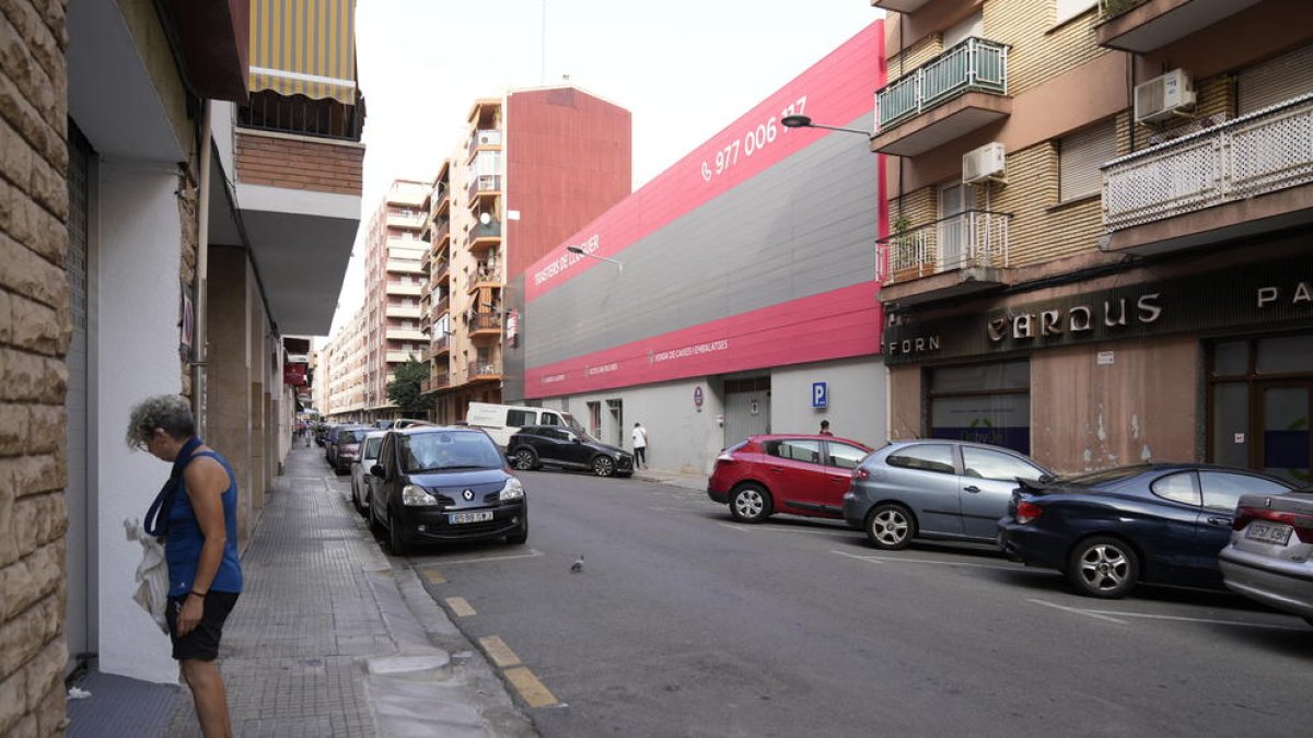 Imatge del carrer Benidorm, un dels més concorreguts del barri de la Pastoreta de Reus.