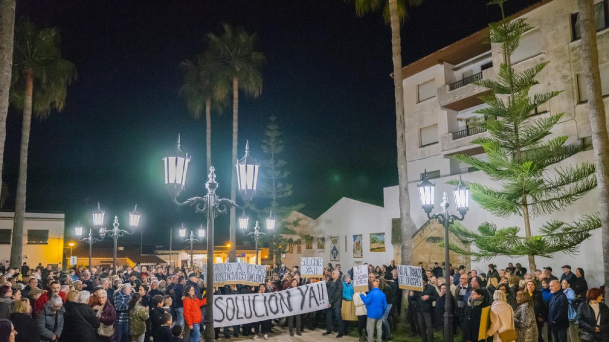 Concentración ante|delante de el Ayuntamiento, en una imagen de archivo.