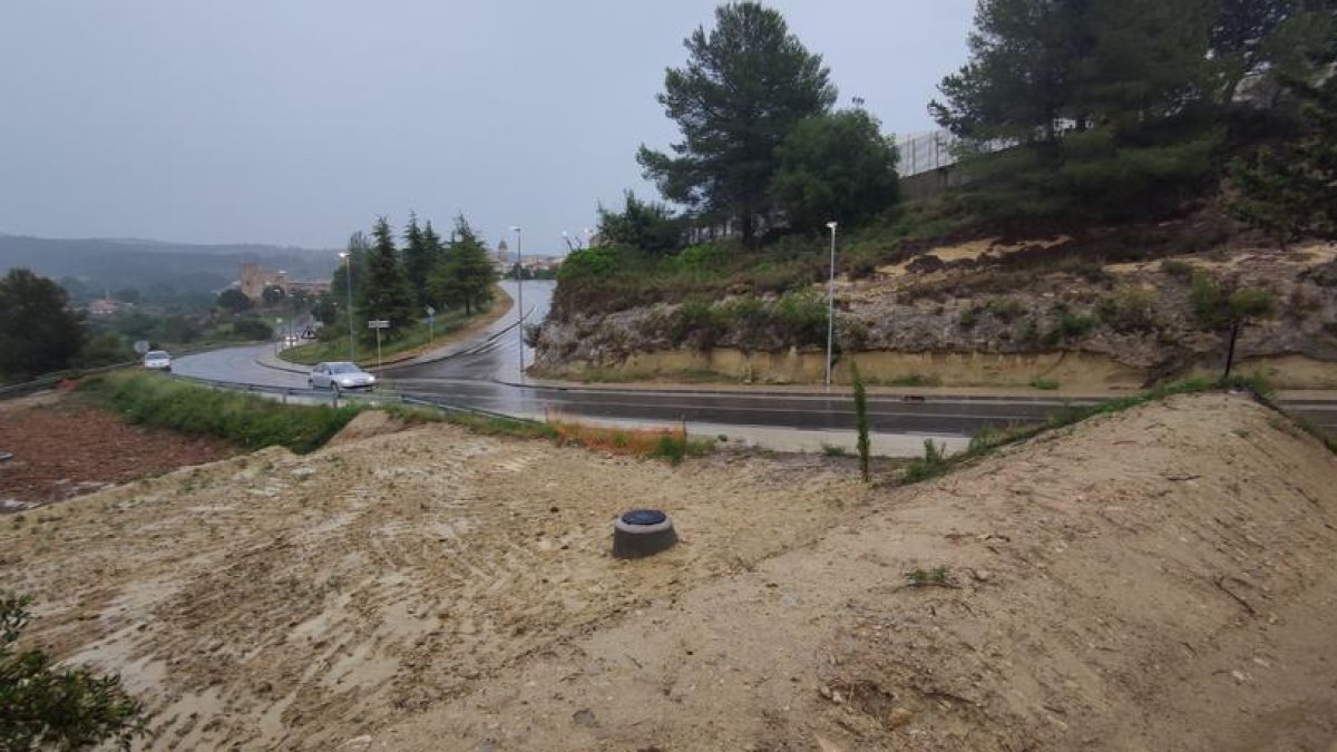 La carretera del Catllar, ahir a la tarda, on han començat els treballs de millora que ha encarregat la Diputació.