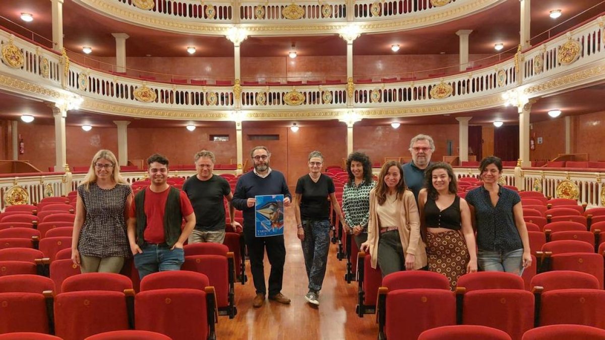 Foto de família de la presentació de la temporada de Tardor 2022 al Teatre Bartrina de Reus.