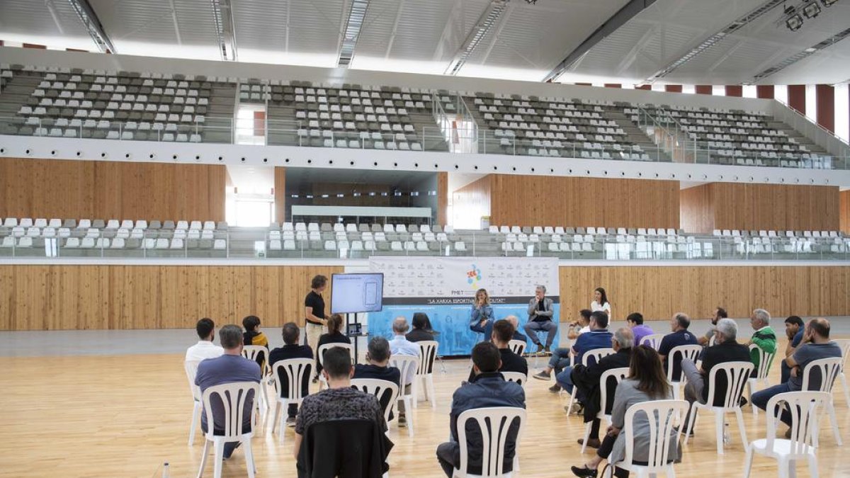 Imagen de la presentación de las instalaciones del Palau d'Esports en los clubs de la ciudad.