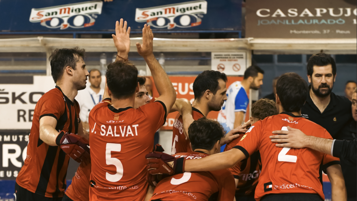 Els jugadors del Reus Deportiu celebrant la victòria contra el Lleida el passat dimarts.