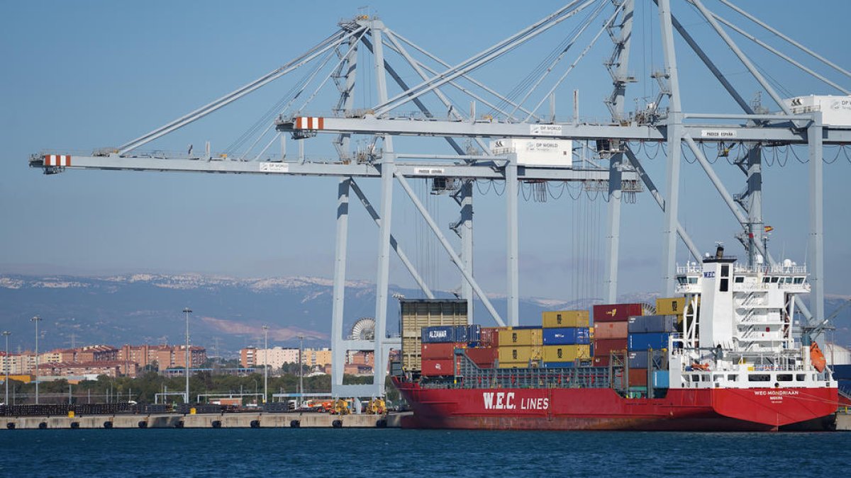 Imatge de contenidors al Moll d'Andalusia del Port de Tarragona.