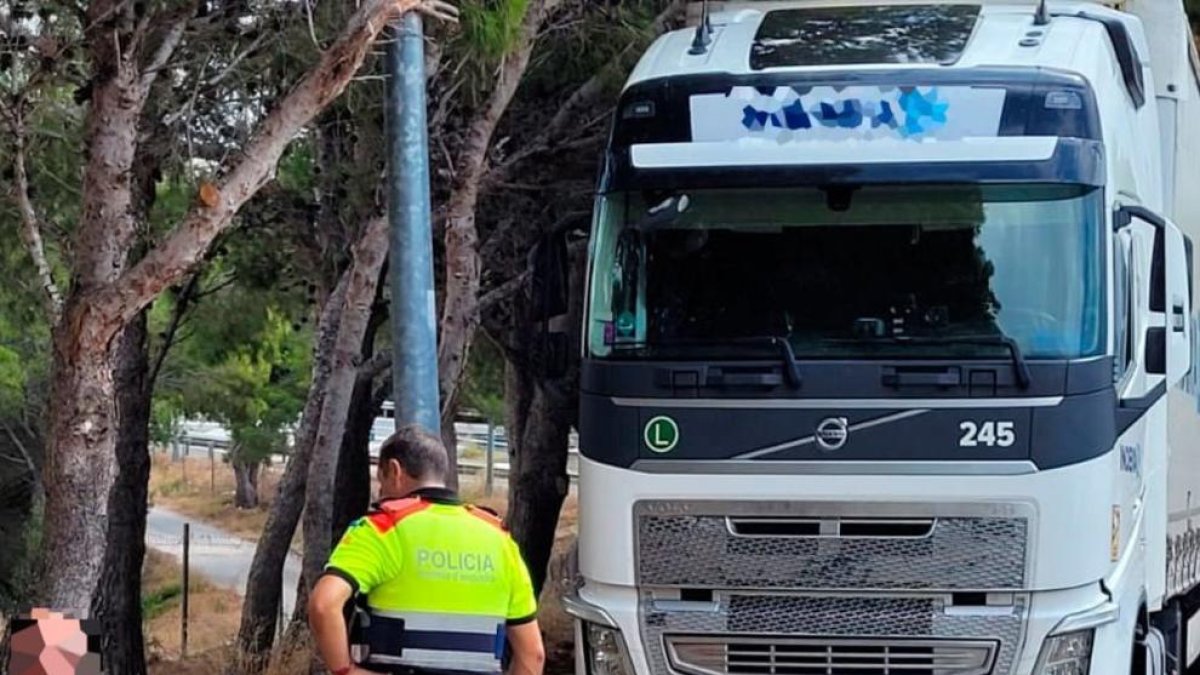 El camionar fue detenido en el área de servicio de l'Hospitalet de l'Infant.