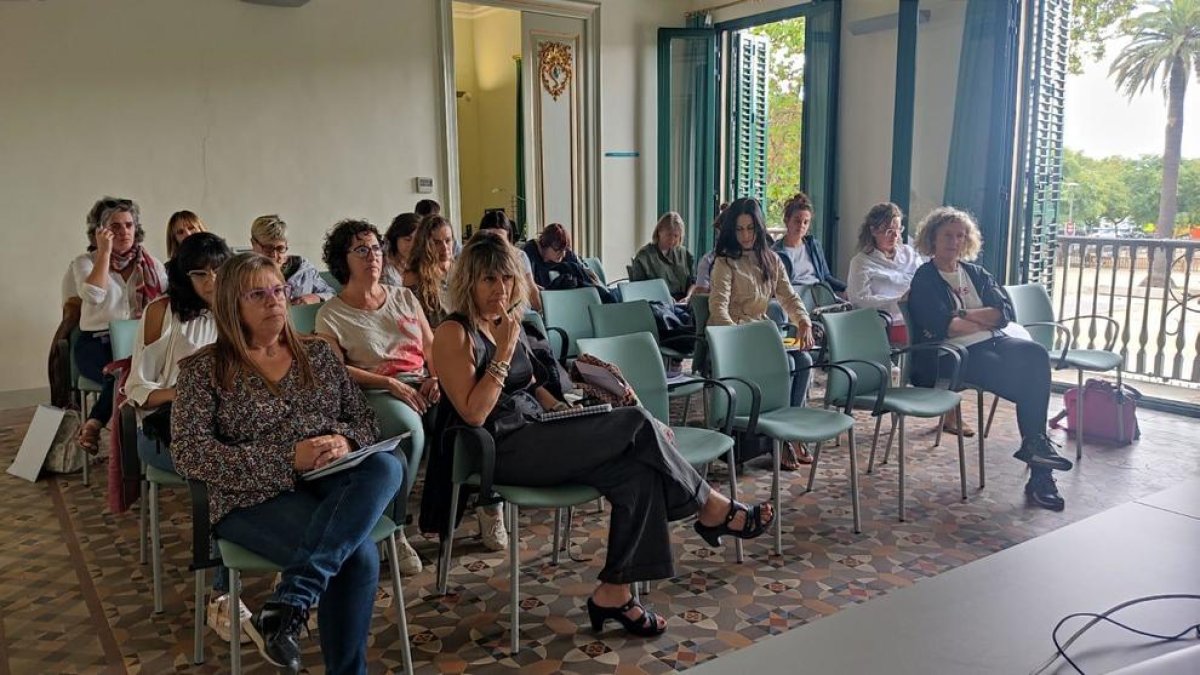 Reunió de professionals de diferents administracions que treballen en l'àmbit de la pobresa energètica.