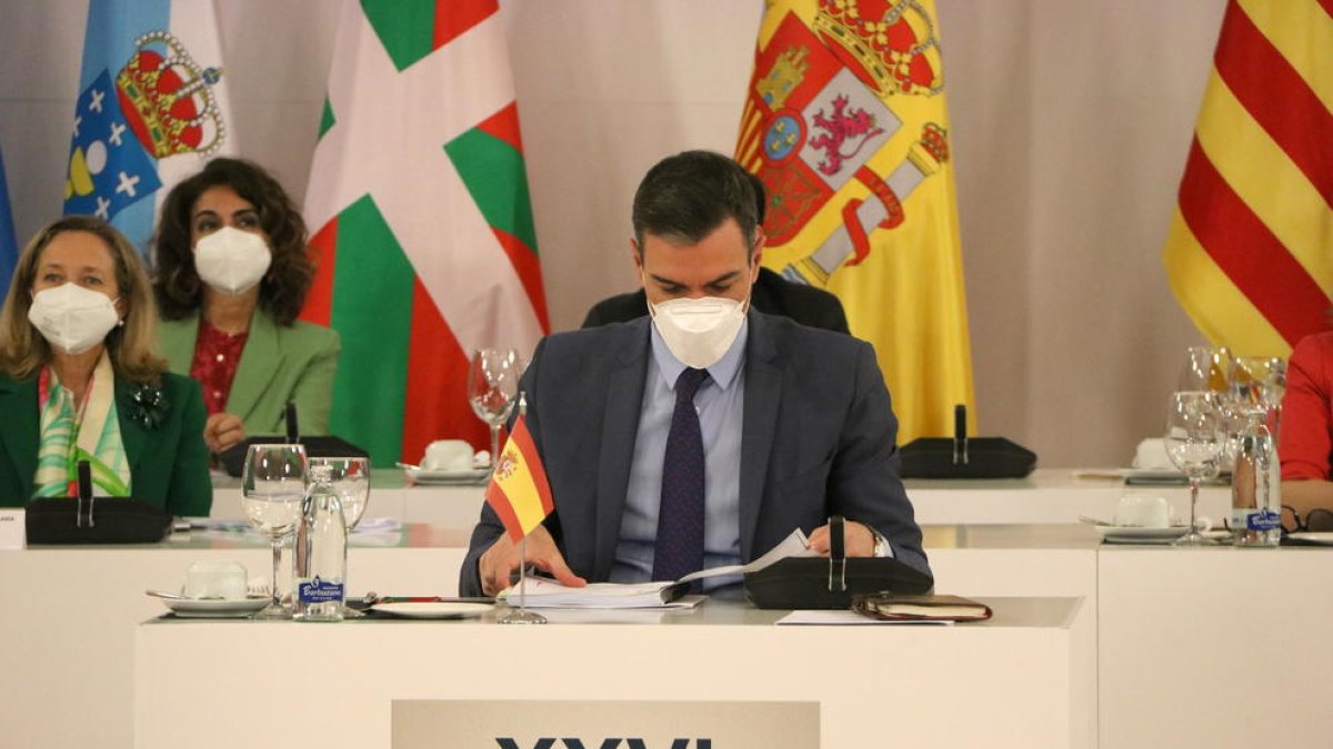 Pedro Sánchez, presidente el gobierno español en la sesión de trabajo de la Conferencia de Presidentes.