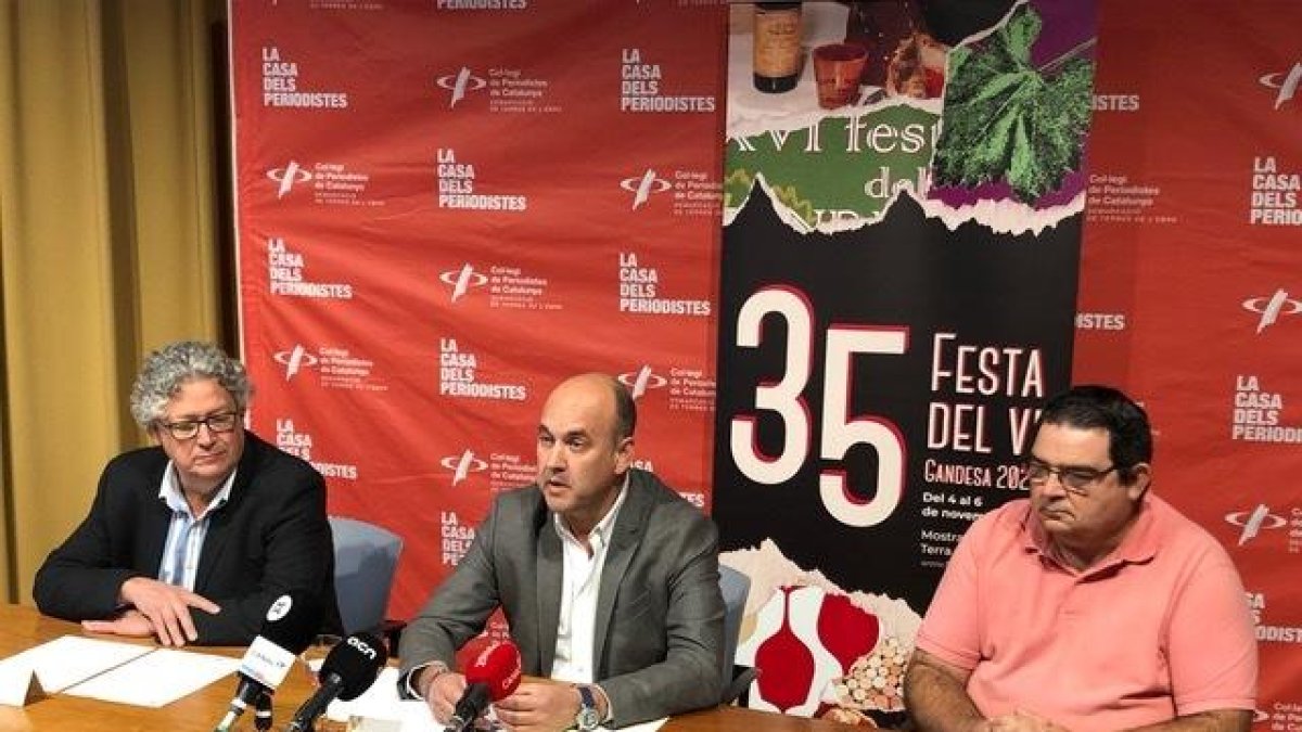 De izquierda a derecha: Pere Bové, presidente Celler Cooperatiu de Gandesa, Carles Luz, alcalde de Gandesa, y Ramon Roset, director de los Premis Vinari.