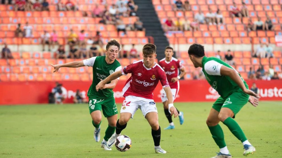 Imatge d'Aarón Rey durant el partit d'aquest vespre contra el Huesca.