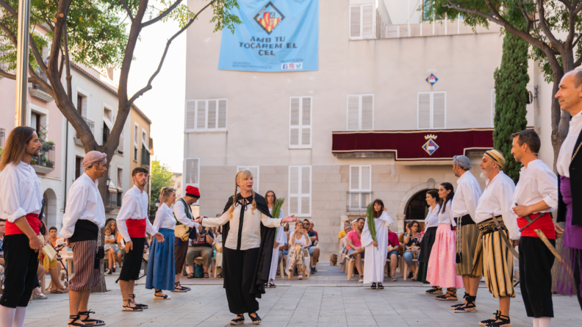 El Ball de Sant Esteve es va representar a la plaça de l'Església.