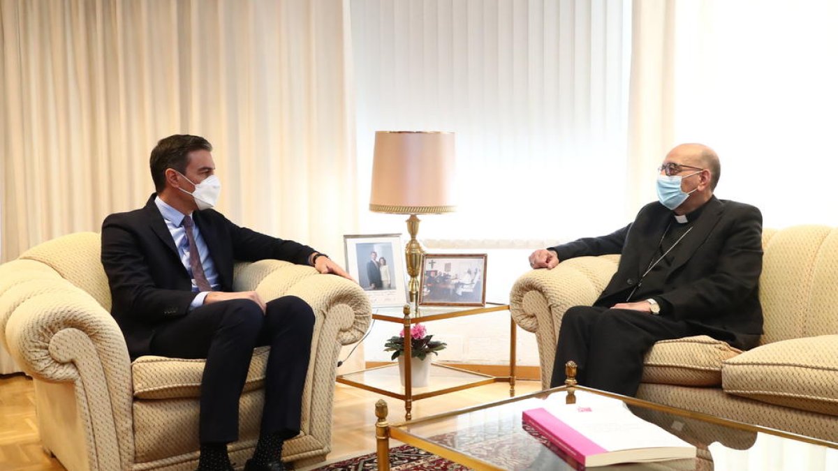 El president Pedro Sánchez reunit amb el president de la Conferència Episcopal Espanyola, el cardenal Juan José Omella.