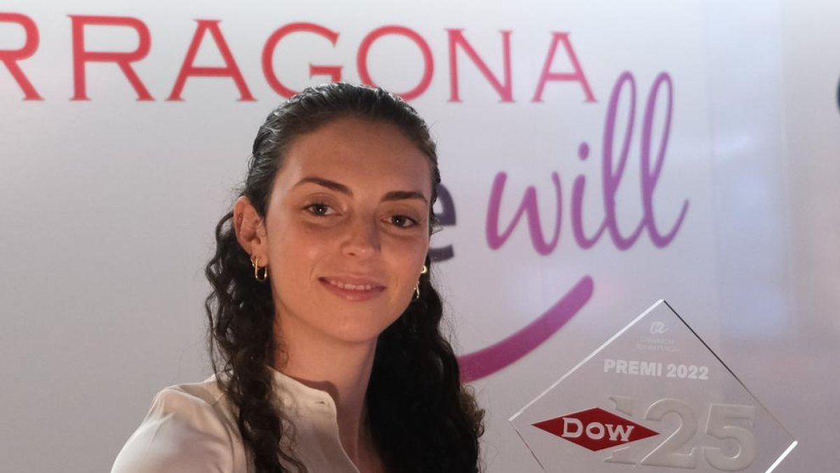 Berta Taixés, enginyera química, amb el Premi Dow 2022.