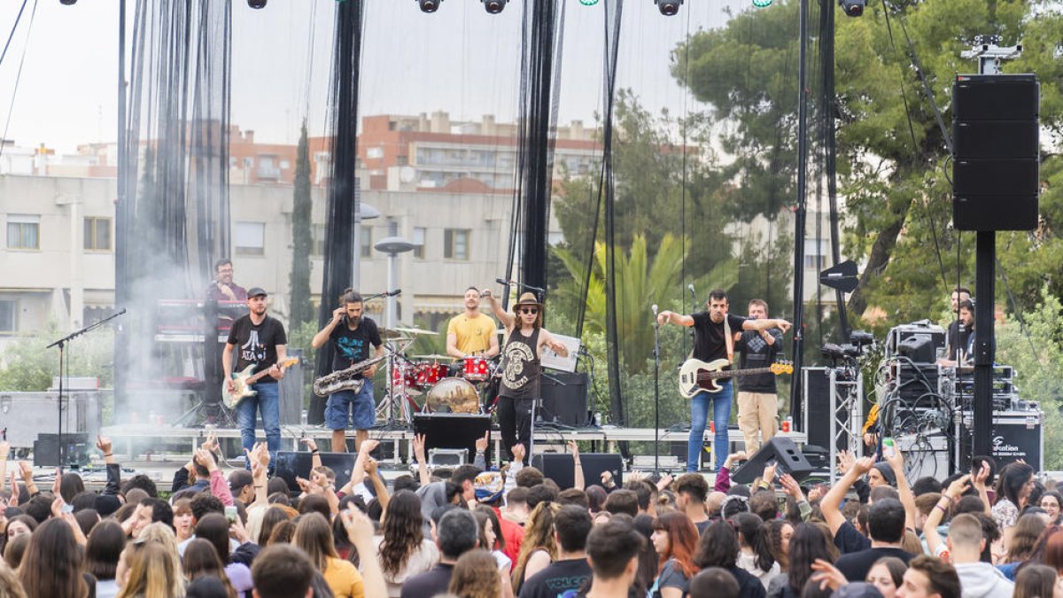 Imatge del conert de Buhos celebrat ahir a partir de les 19.30 hores al Camp de Mart.