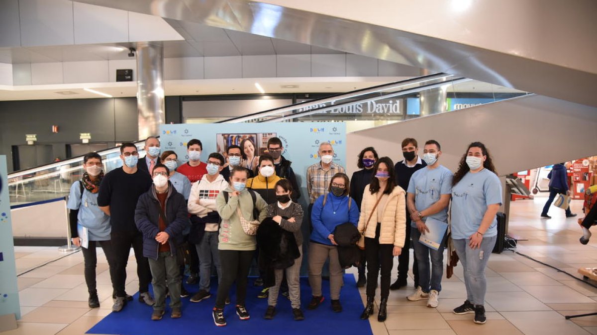 Foto de familia de los voluntarios.