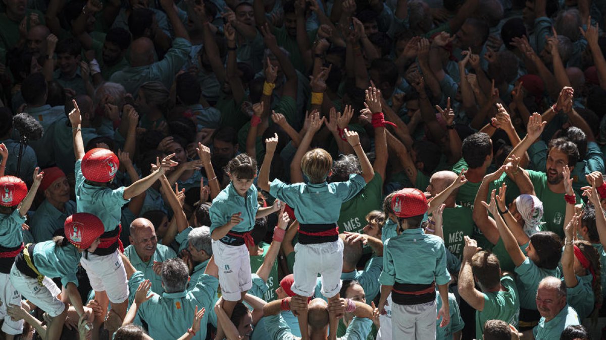 Els Casteller de Vilafranca celebrant la primera posició.