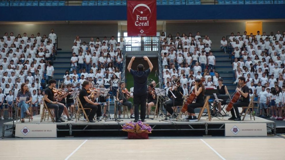 Imatge d'un moment de l'actuació en el Fem Coral 2022 al Pavelló Olímpic.