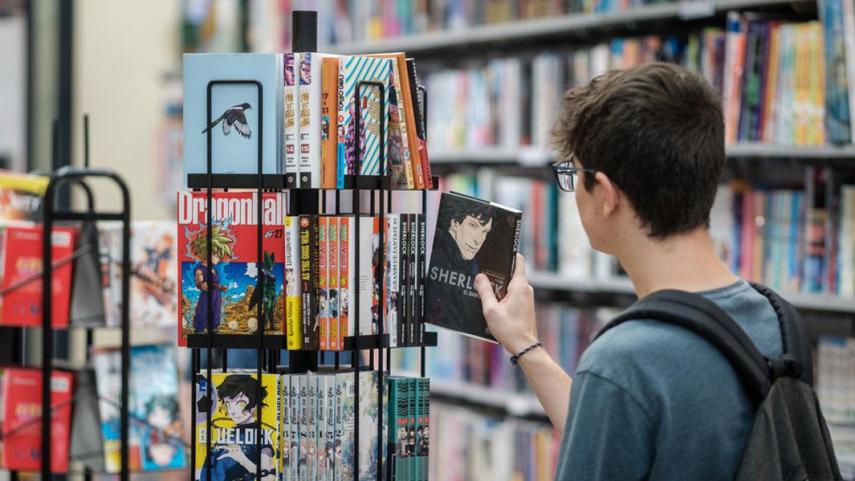 Los jóvenes de 18 años podrán aprovechar los descuentos del Bono Cultural Joven en la libreria Adserà, en la Rambla Nova de Tarragona.