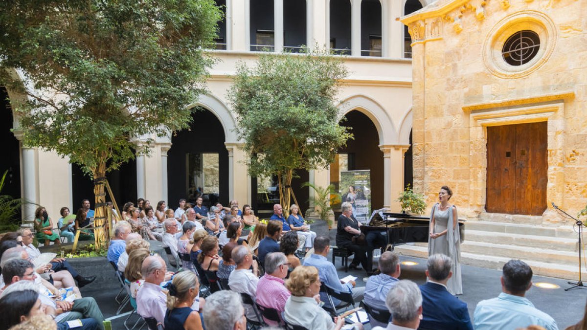 La veu de l'artista va destacar en l'emblemàtic escenari tarragoní.