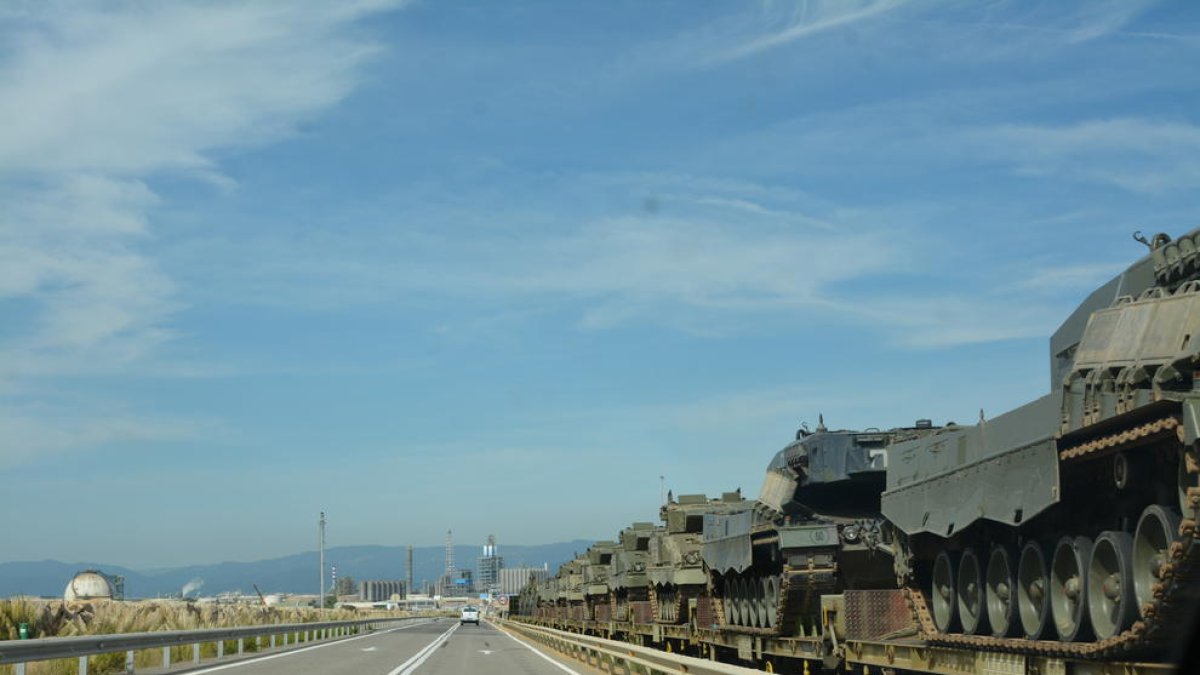Imatge dels tancs que han arribat a Tarragona.