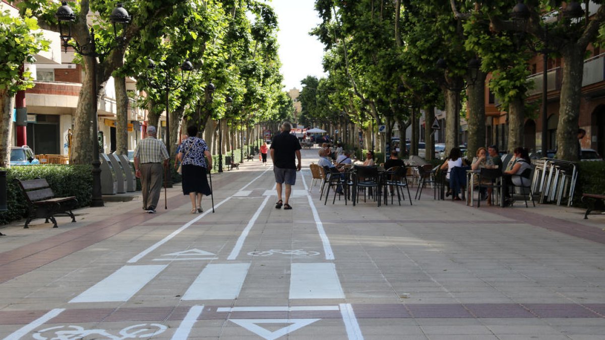 El passeig de l'Estació de Valls on s'han paralitzat les obres del carril bici.