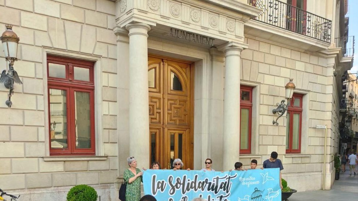 Acto de apoyo a Badaoui en la Mercadal.