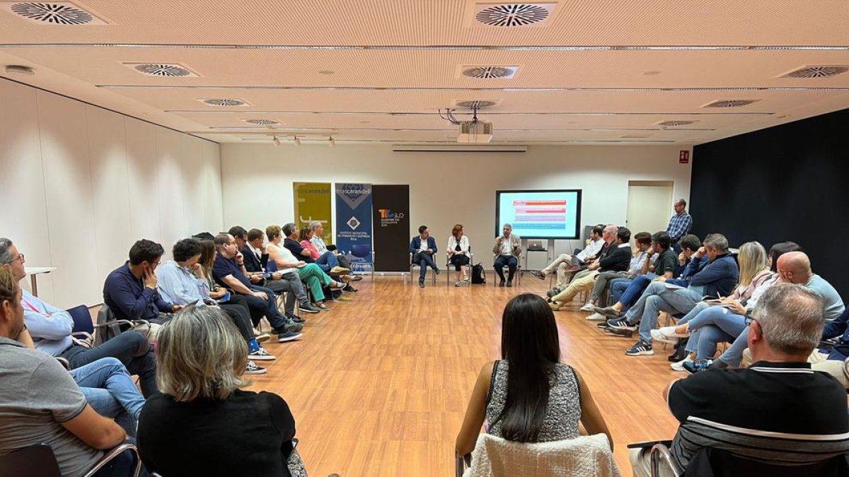 Imatge del primer taller entre empreses TIC i centres de formació que s'ha celebrat a Reus.