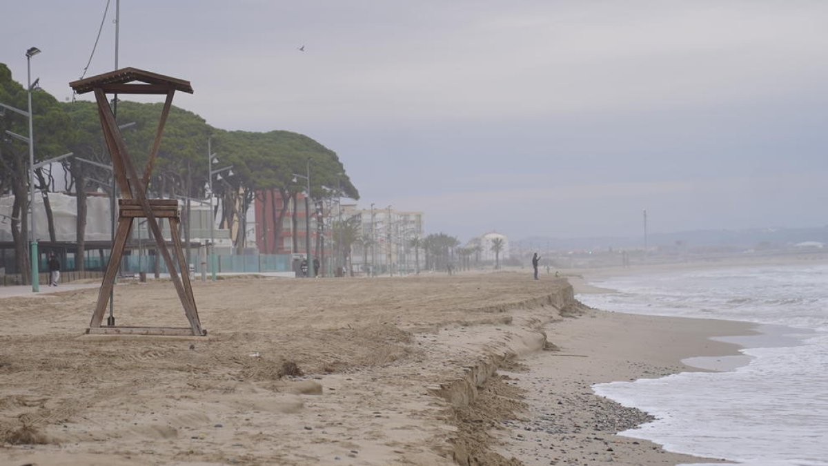 Aquest és l'aspecte que presentava la platja ahir.