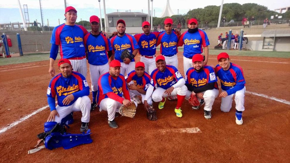 Els membres de l'equip de softbol del Vila-seca Gladiators de la divisió Sènior Màsters.