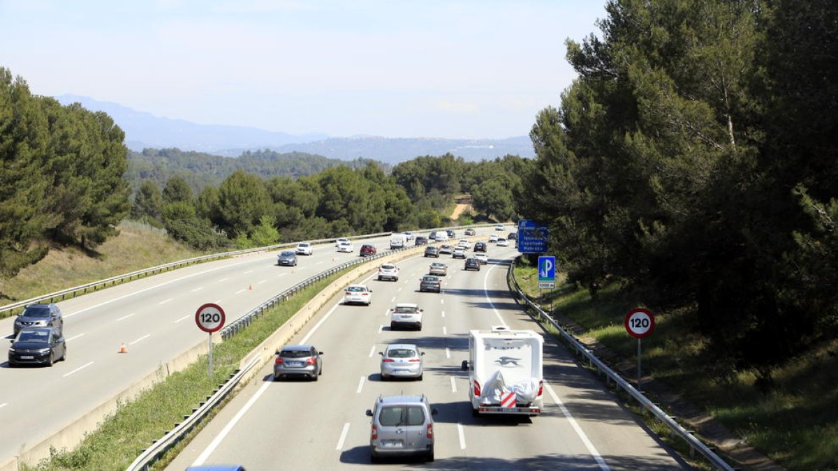 Imatge d'arxiu de ciculació a l'AP-7, ja sense peatges.