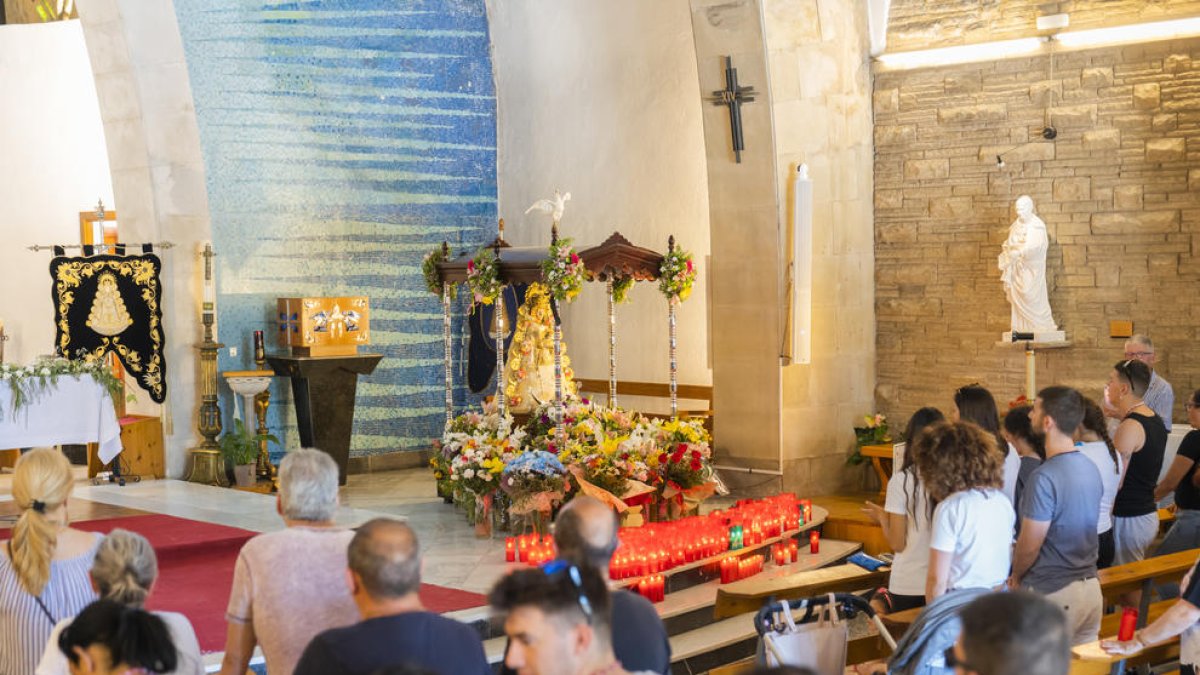 Una cerimòmia religiosa va cloure, ahir a migdia, la trobada a l'ermita de Loreto.