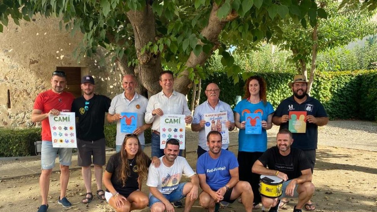 Los representantes de las diferentes entidades festivas participaron en la presentación de los actos.