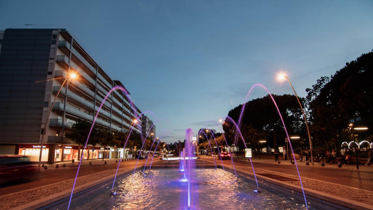 La font de l'avinguda Sant Jordi és una de les que deixarà d'estar il·luminada cada dia a les 10 de la nit.