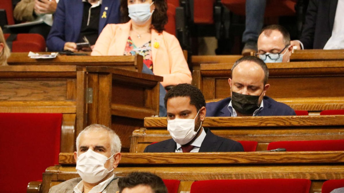 El presidente de Cs en el Parlament, Carlos Carrizoa; el de Vox, Ignacio Garriga; y el del PPC, Alejandro Fernández.