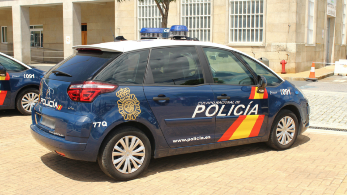 La Policia Nacional va haver de forçar la porta del domicili per a accedir al seu interior.