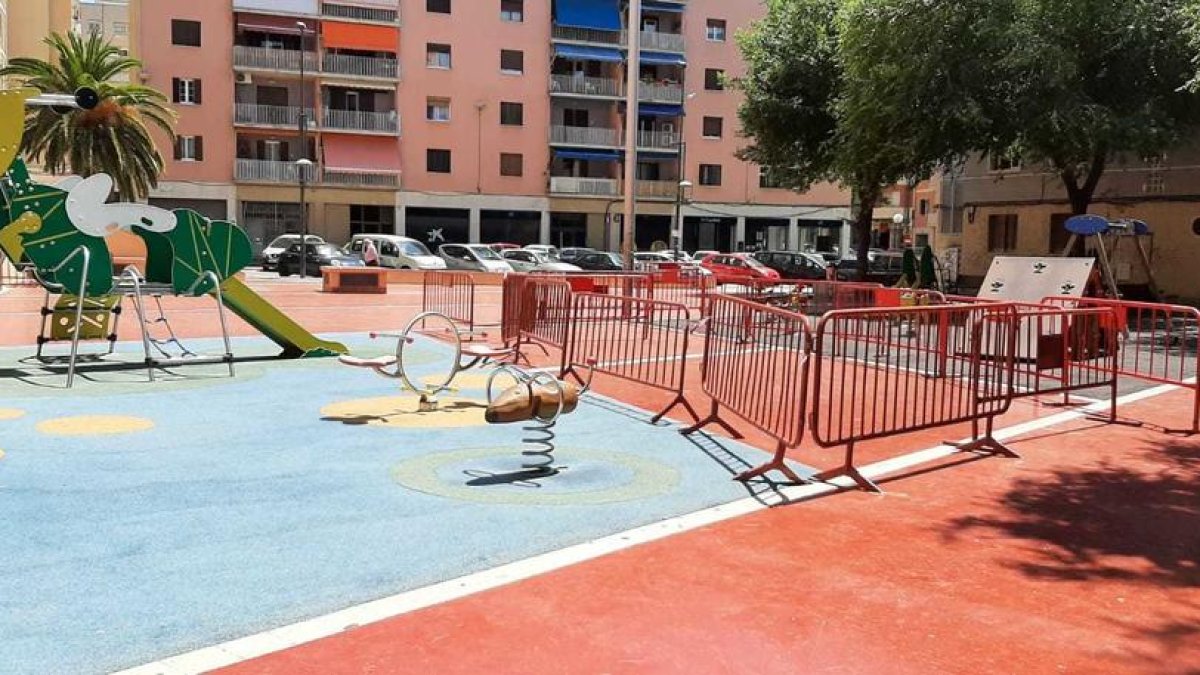 El parc infantil de la plaça Josep María Salvadó Urpí