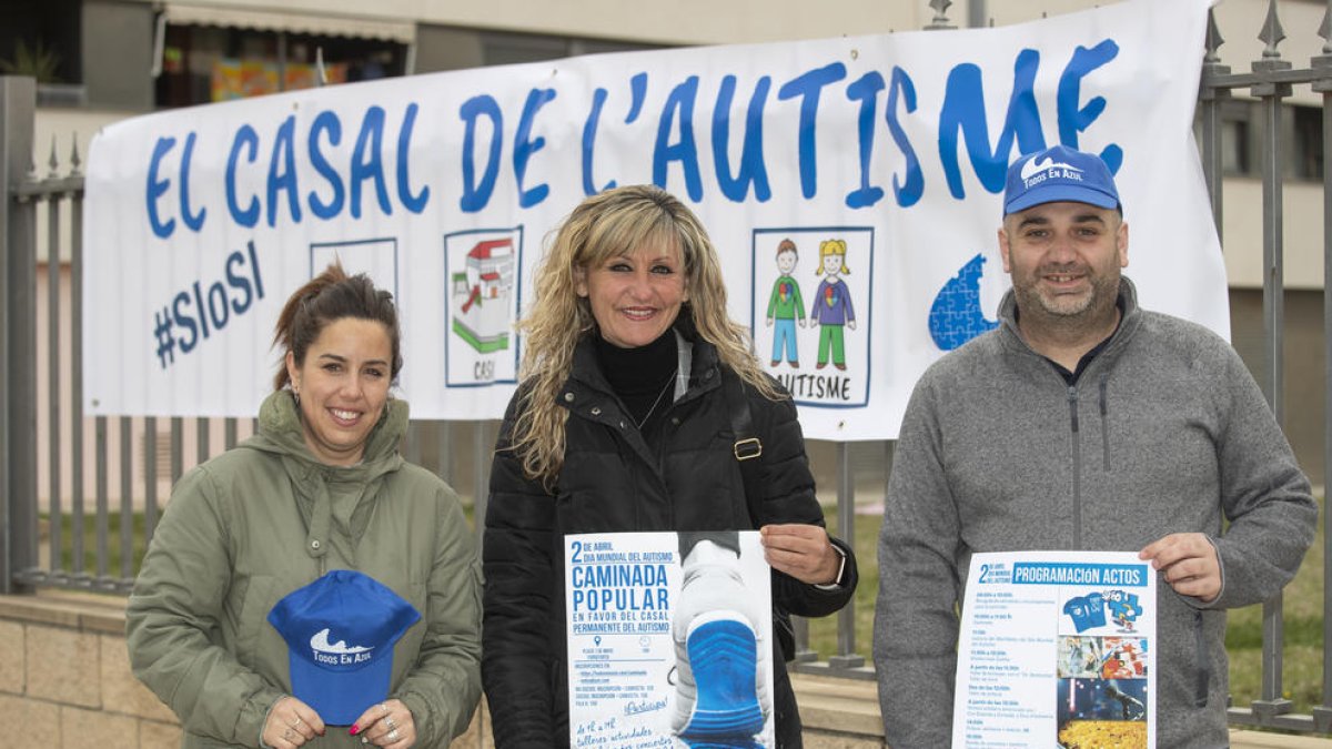 Imatge de la trobada entre Caravaca i Paneque (Todos En Azul), Carrasco (FAVT), i María José López (consellera d'Esports).