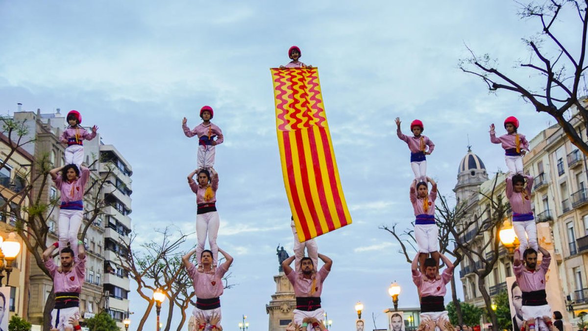 Imatge d'arxiu de la Diada de Sant Jordi a Tarragona abans de la pandèmia, l'any 2019.