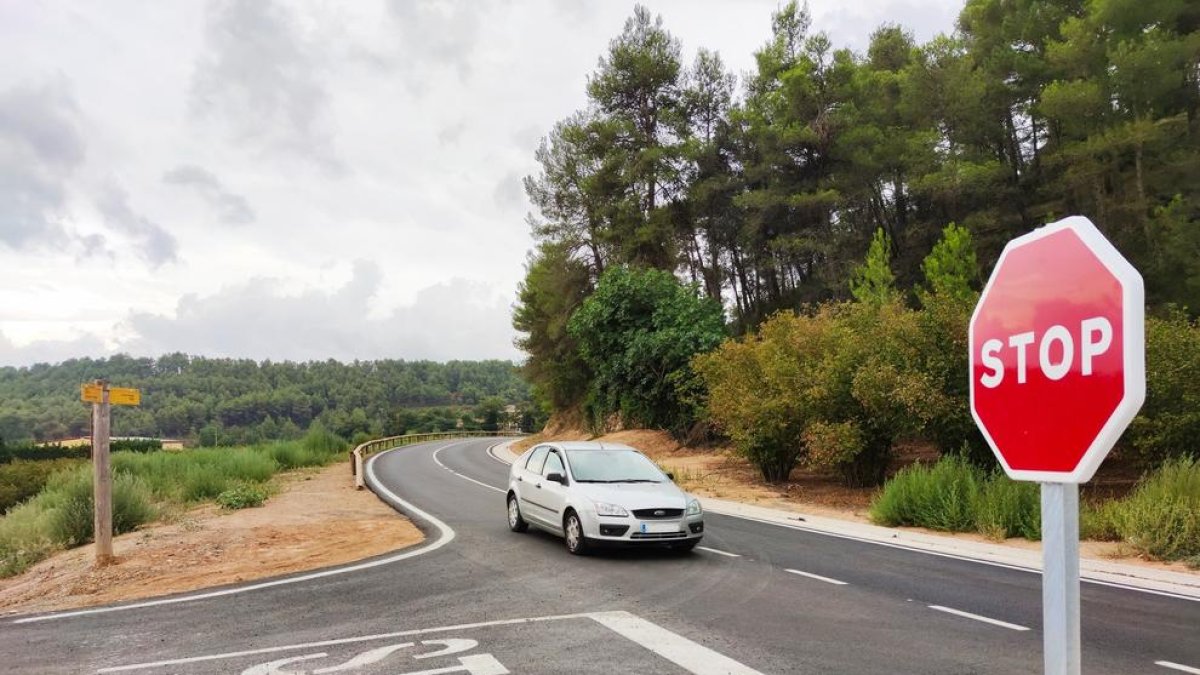 Les obres han ampliat la calçada per millorar la seguretat d'aquesta via.