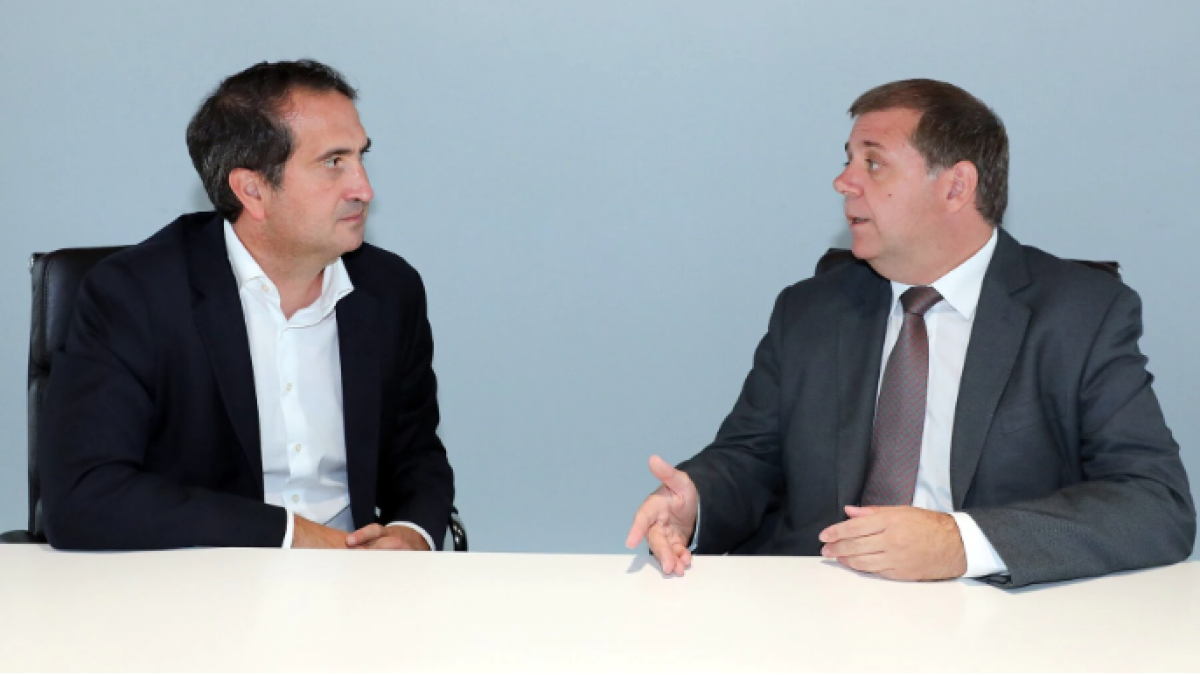 D'esquerra a dreta a la imatge: Peio Belausteguigoitia, 'country manager' de BBVA Espanya i Juan Manuel Serrano, president de Correus.