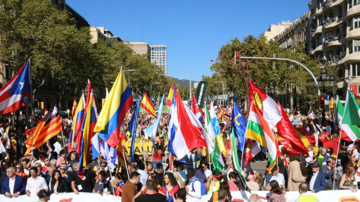 Movilización en Barcelona con motivo del Día de la Hispanidad.