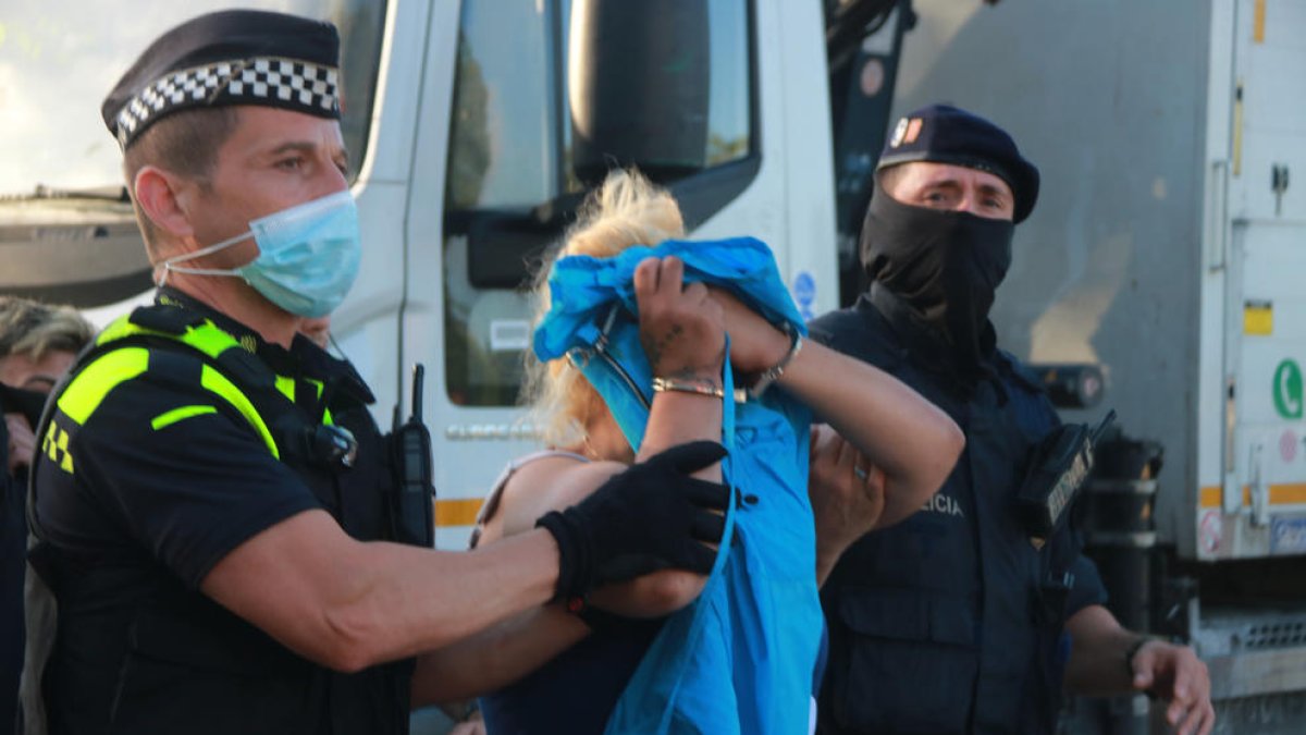 Una de les detingudes en l'operatiu contra el tràfic de drogues al barri de Campclar de Tarragona.