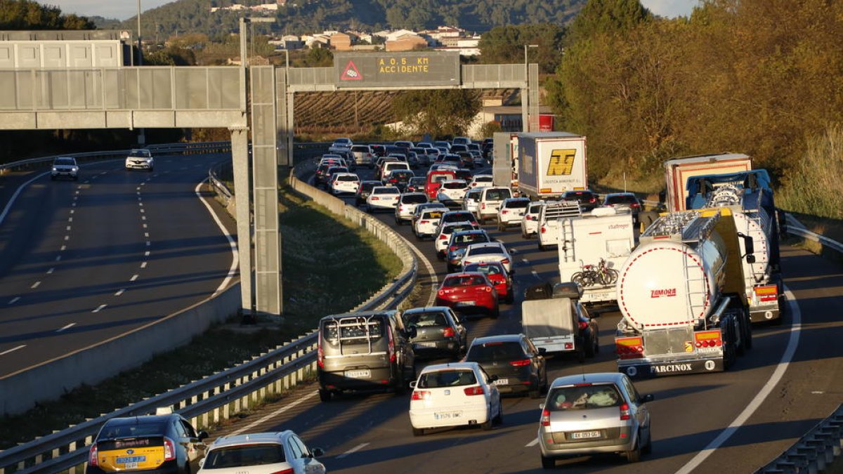 Imagen de retenciones en la autopista AP-7