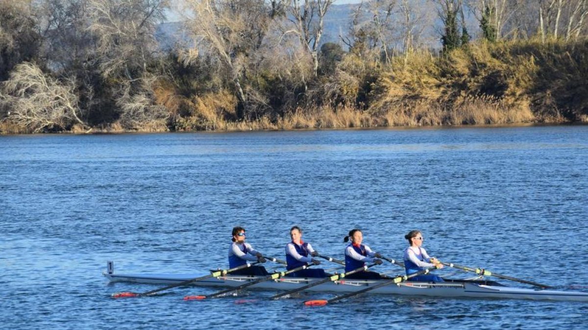 Les remeres de la modalitat 4x femení del RCN de Tarragona.