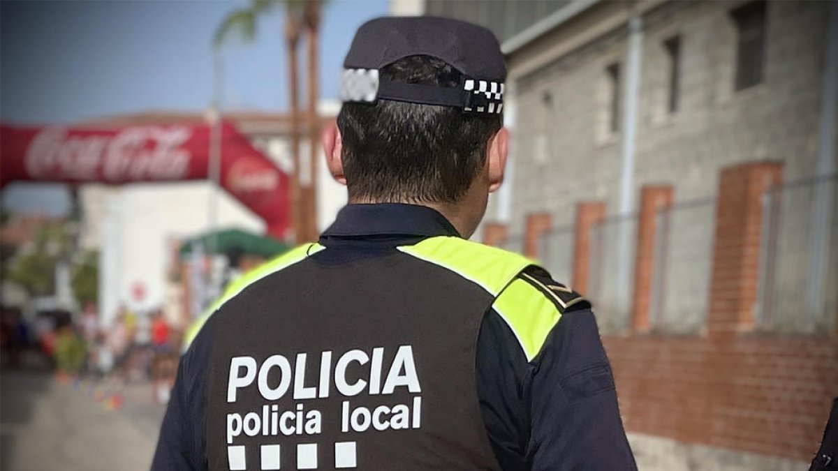 Imatge d'arxiu d'un agent de la Policia Local de Roda de Berà.